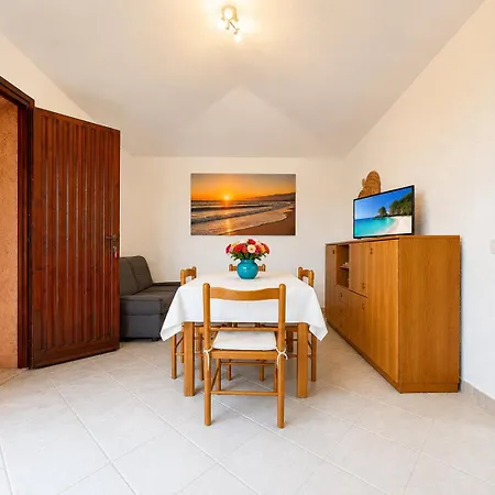 One-bedroom Sea View With Sunset Terrace 2-3 度假居 *